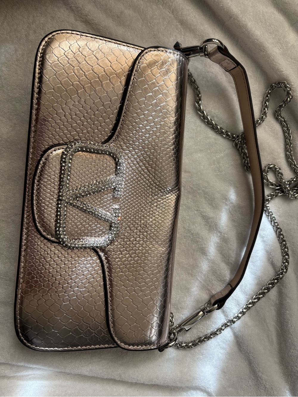 Metallic Silver Quilted Crossbody Bag with Chain Strap